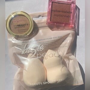 Travel size highlighters and makeup applicators